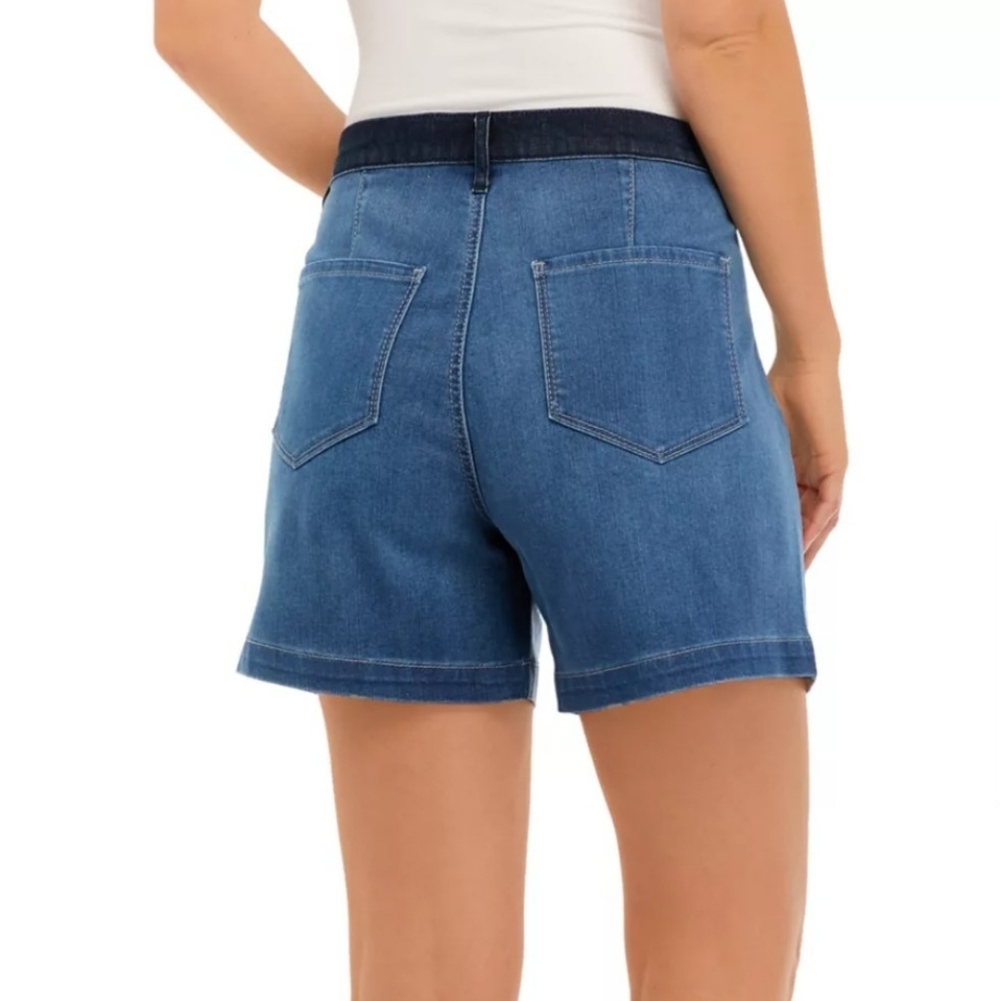 Two-Tone Blue Patchwork Pleated Denim Shorts NWT - image 2